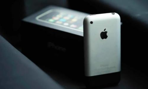 iPhone开售15周年: 这个小家伙为苹果带来了大价值