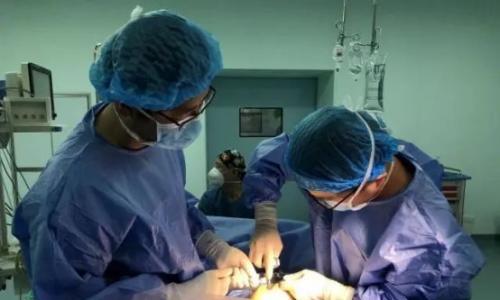 西北妇女儿童医院完成首例达芬奇手术机器人辅助腹腔镜下全子宫切除术