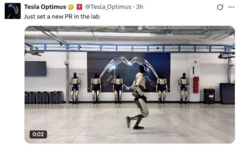 特斯拉发布人形机器人"擎天柱"跑步视频