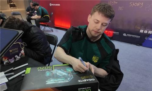 技嘉鼎力赞助值得买电竞节,护航CS2精英挑战赛