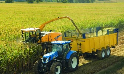 潘刚带领伊利承担领军企业责任 构建利益联结机制带动农牧民增收