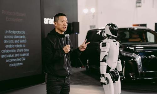 贾跃亭发布人形机器人