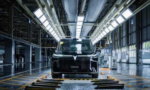 岚图梦想家冠军版上市: 配华为乾崑ADS4 售30.99万