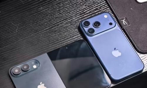 苹果首款折叠屏iPhone黑色机模曝光: 展开屏幕观感接近iPadmini,定价或突破2000美元